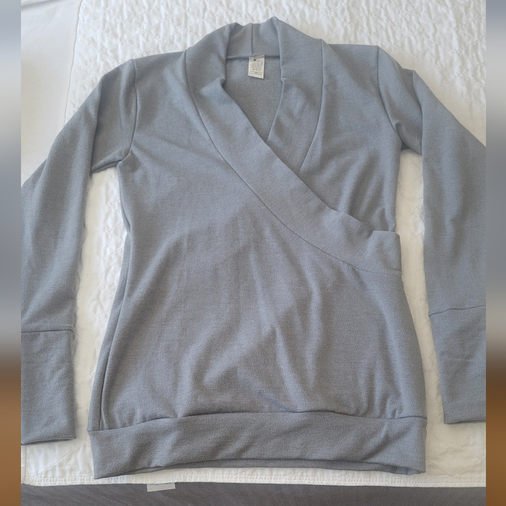 Humbird Wool cross front top in grey size 10/12.